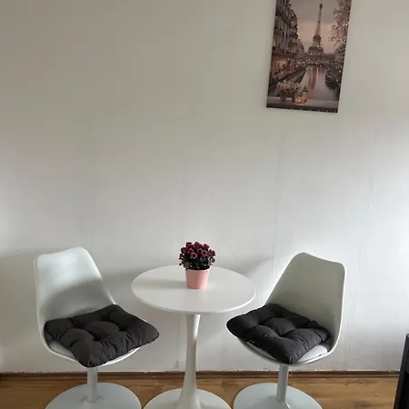 Apartment In Budget Free Parking *